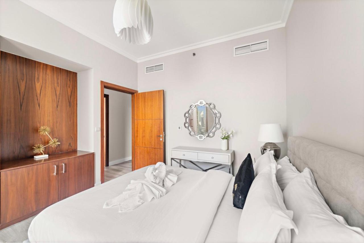 First Class 3Br With Full Burj Khalifa And Fountain View ドバイ エクステリア 写真